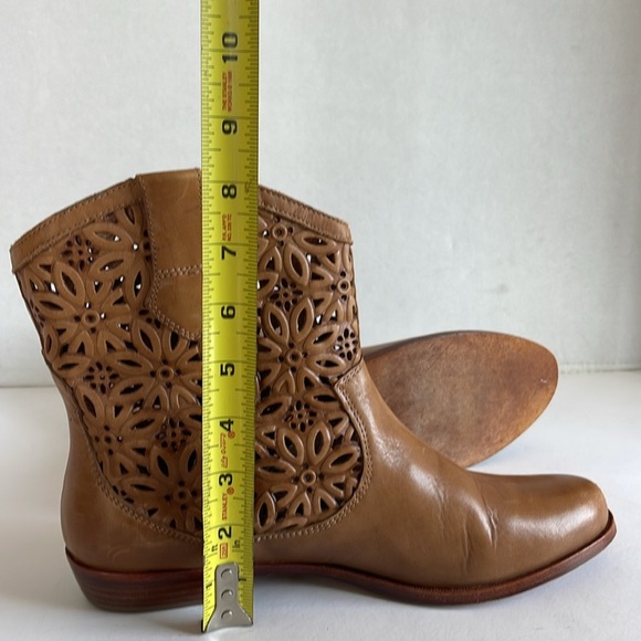 Corso Como Spiro boot in a whiskey burnish laser-cut style Women size 9 - Picture 13 of 13